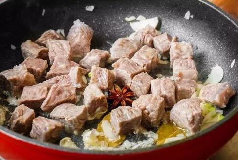 6怎样炖牛肉又嫩又好吃 土豆炖牛肉的秘制家常做法